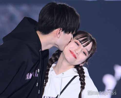「今日好き」しゅんまや夫婦、おねだりで“頬キス” ラブラブランウェイに観客悶絶<関西コレクション 2023 S/S>