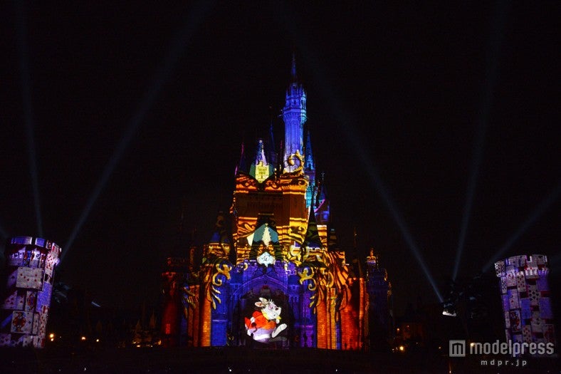 TDL初のプロジェクションマッピング「ワンス・アポン・ア・タイム」／ふしぎの国のアリス