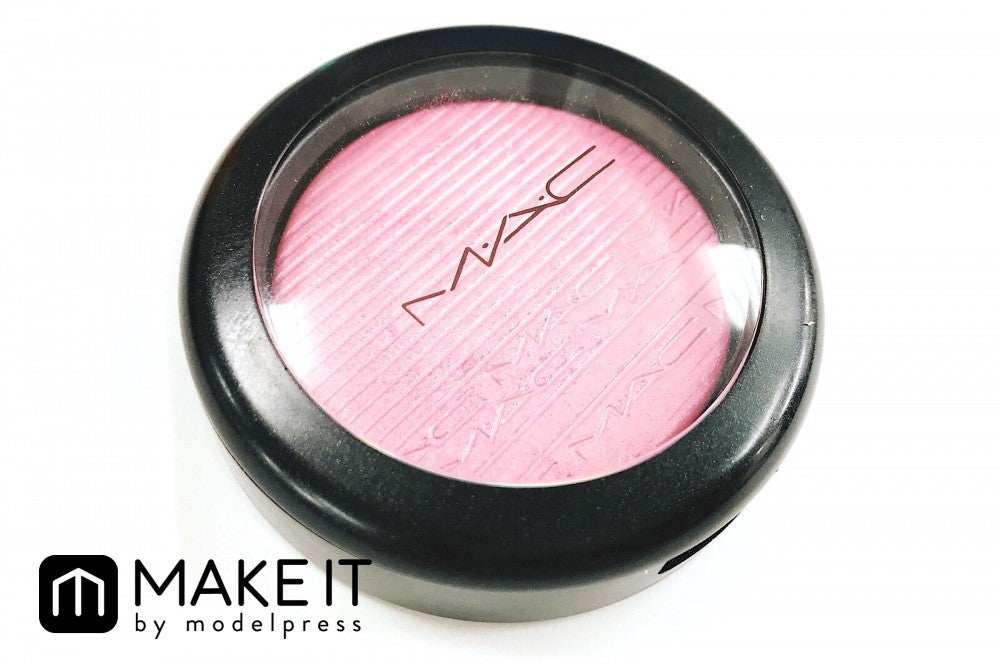 M・A・C／エクストラ ディメンション ブラッシュ／イントゥ ザ ピンク／3,500円（税抜） (C)メイクイット