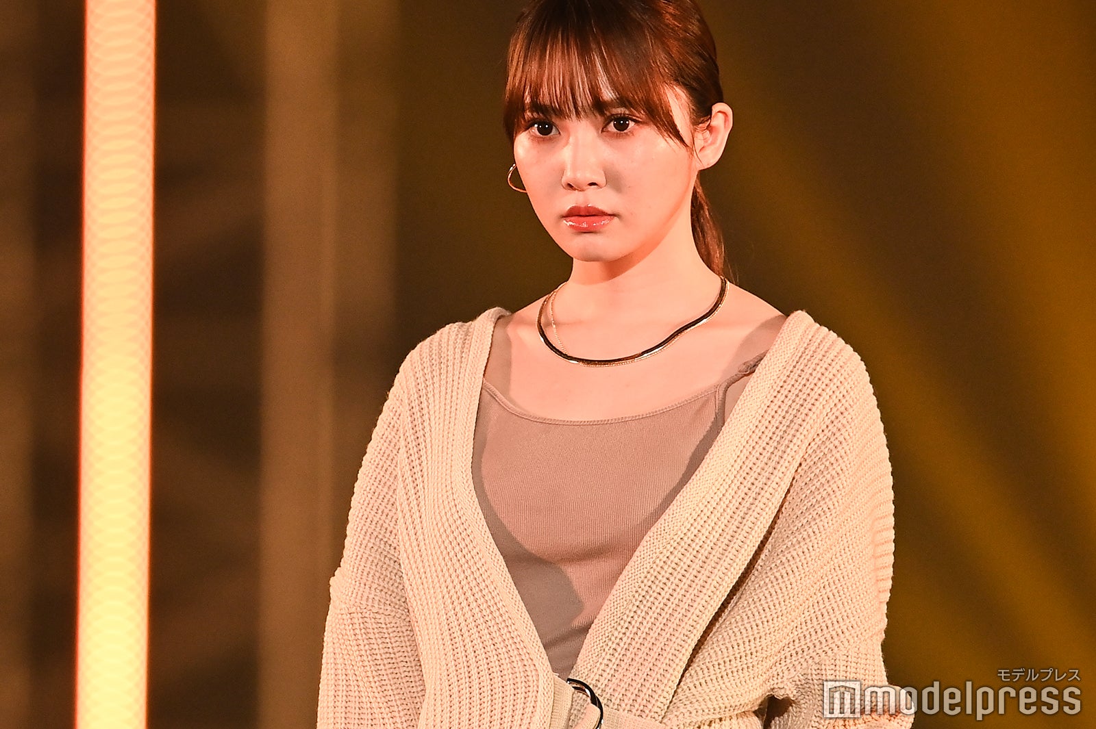 日向坂46加藤史帆、美デコルテ披露 大人スタイルで堂々ランウェイ 