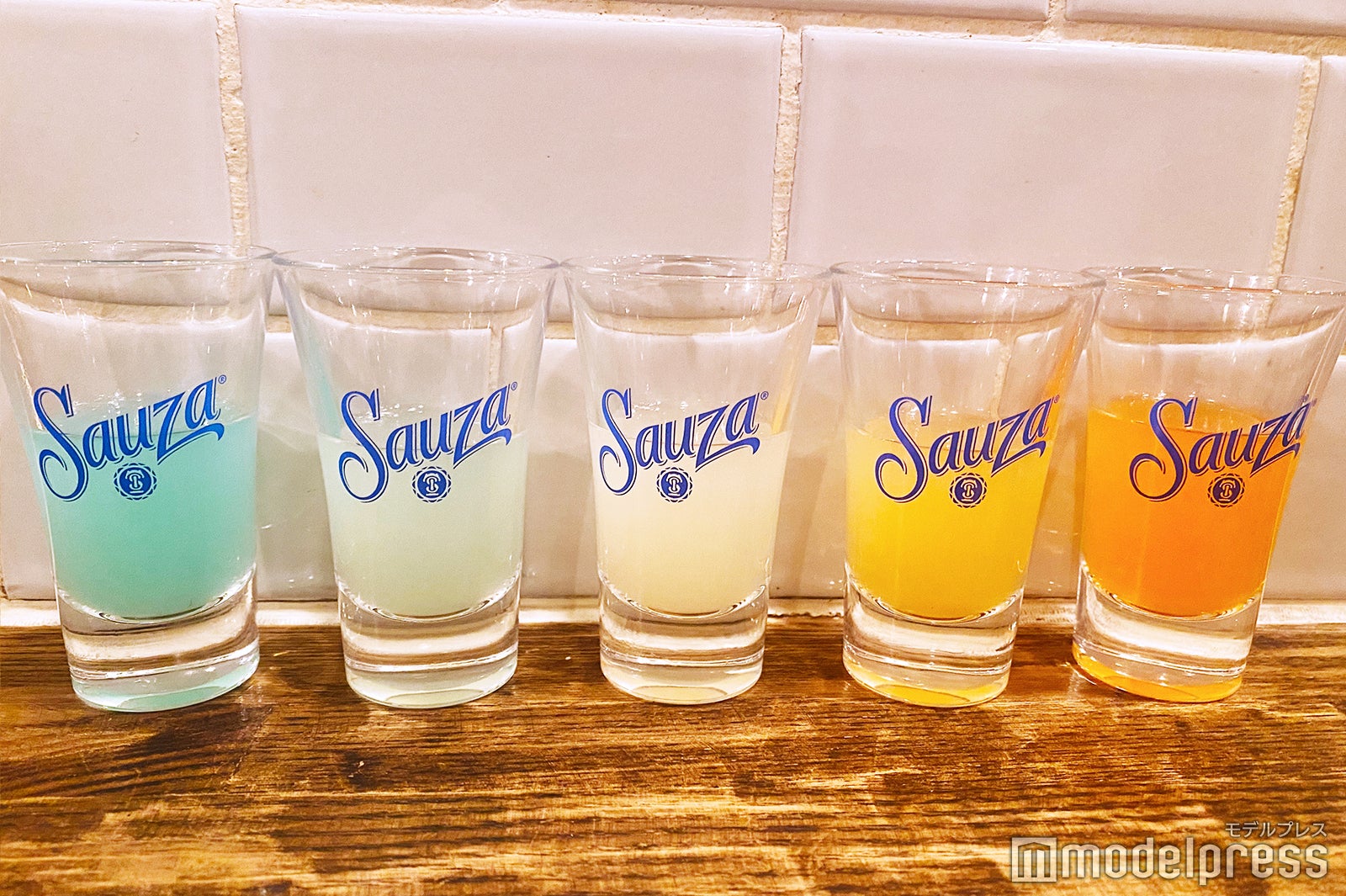 5色のレインボーカラーが映える！『サウザカクテルショット』（税込み 600円にて販売予定）（C）モデルプレス