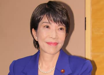 【高市自民】「筆談ホステス」も初登院 ゆるふわロング＆お洒落バッグ、学生のような初々しいポーズで別格美貌「すごっ」「バッグ？」「頑張って」