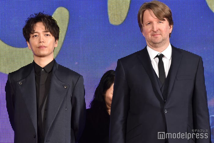 山崎育三郎 、トム・フーパー (C)モデルプレス