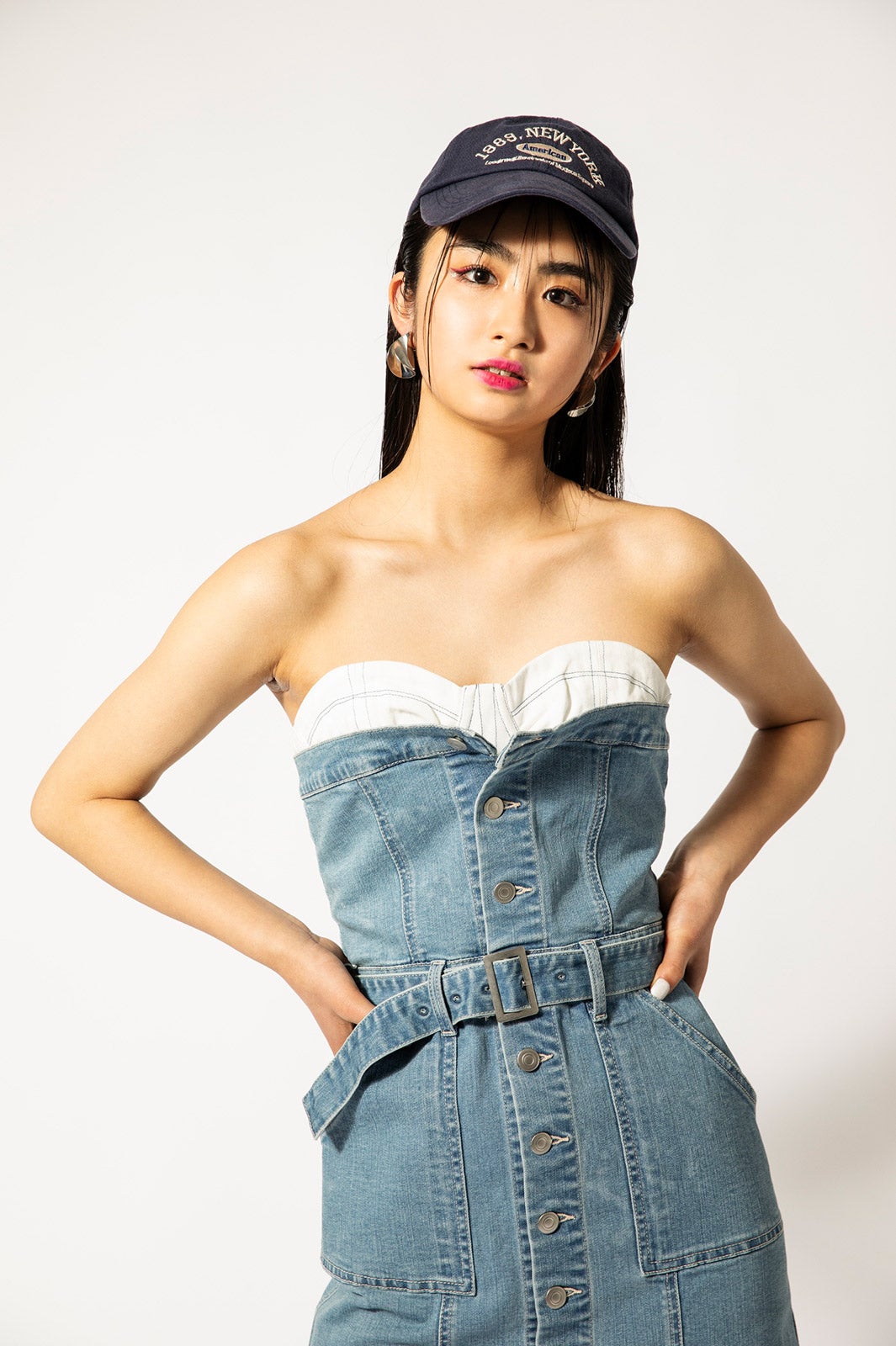 キーワード「女っぽデニムスタイル」（提供写真）