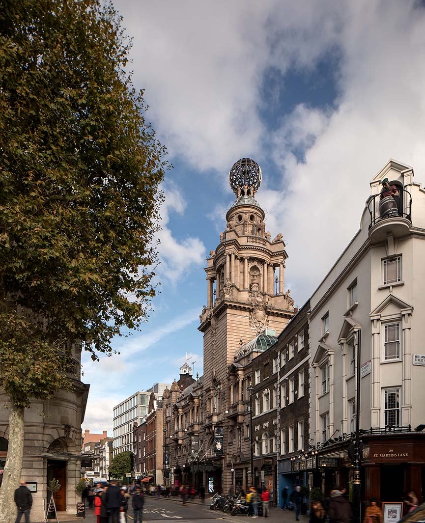 ロンドン・コロシアム／撮影者：Guy de Laubier