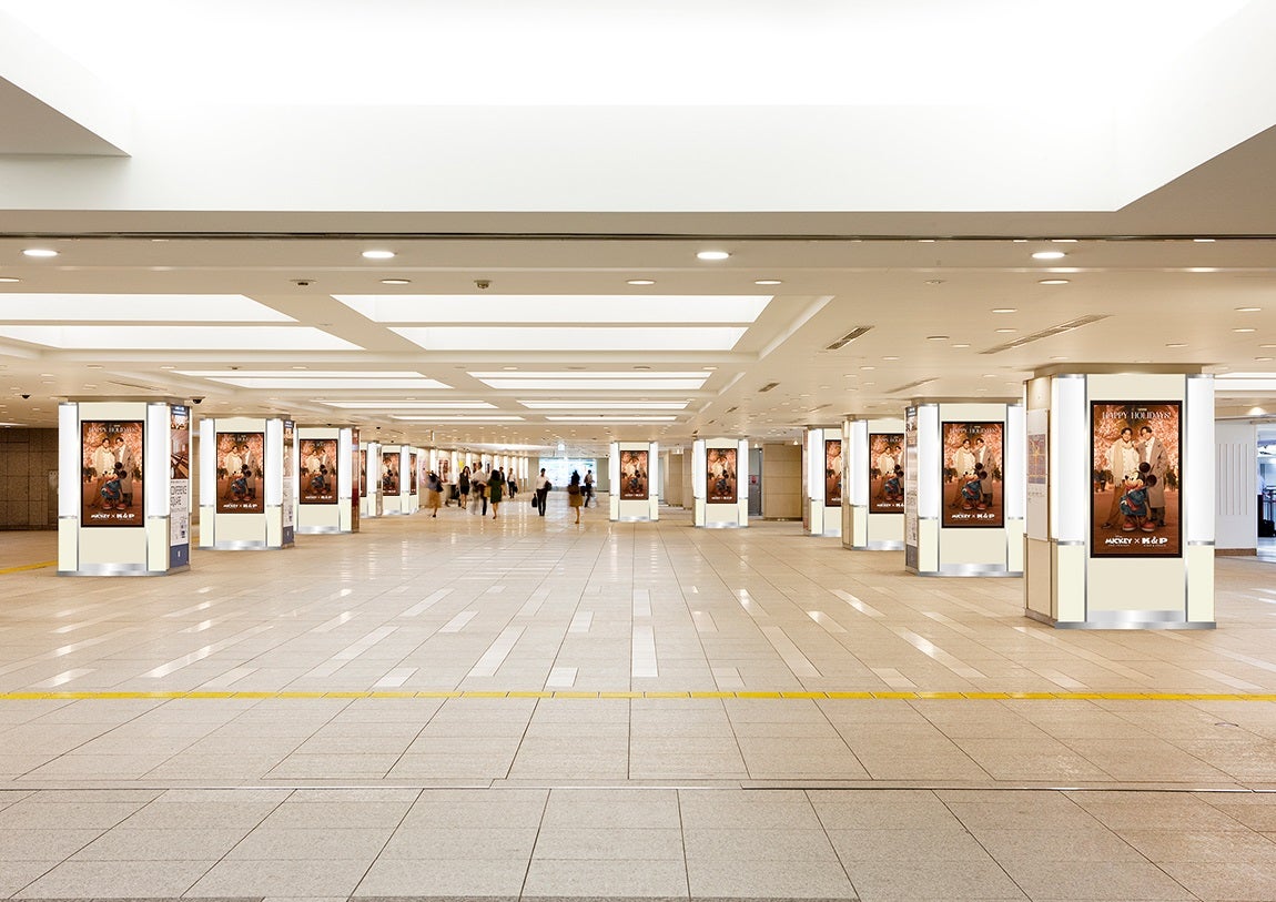 東京駅前地下広場デジタル広告（C）2025 Disney