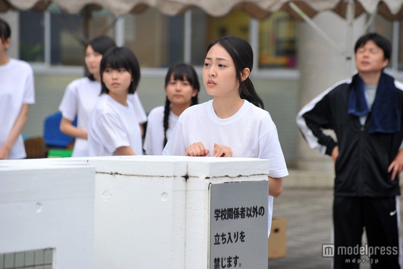 麻理子が抱える過去とは