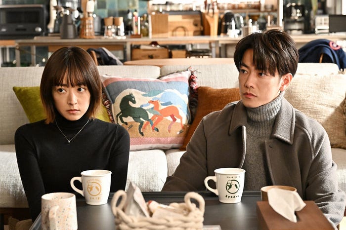 井上真央、佐藤健/ 「100万回 言えばよかった」第6話より(C)TBS