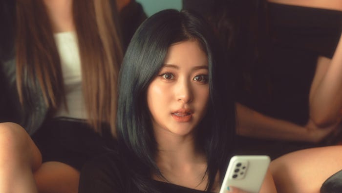 HUH YUNJIN(ホ・ユンジン)「やってみたい仕事」篇より