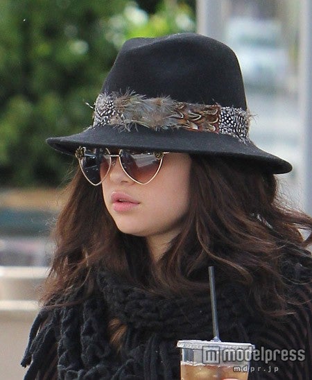 最近お気に入りのハートのサングラスで。X17online.com / Zeta Image