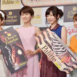 グリコ新商品発売記念イベントに出席した（左から）筧美和子、鈴木ちなみ、平井理央、鈴木あきえ