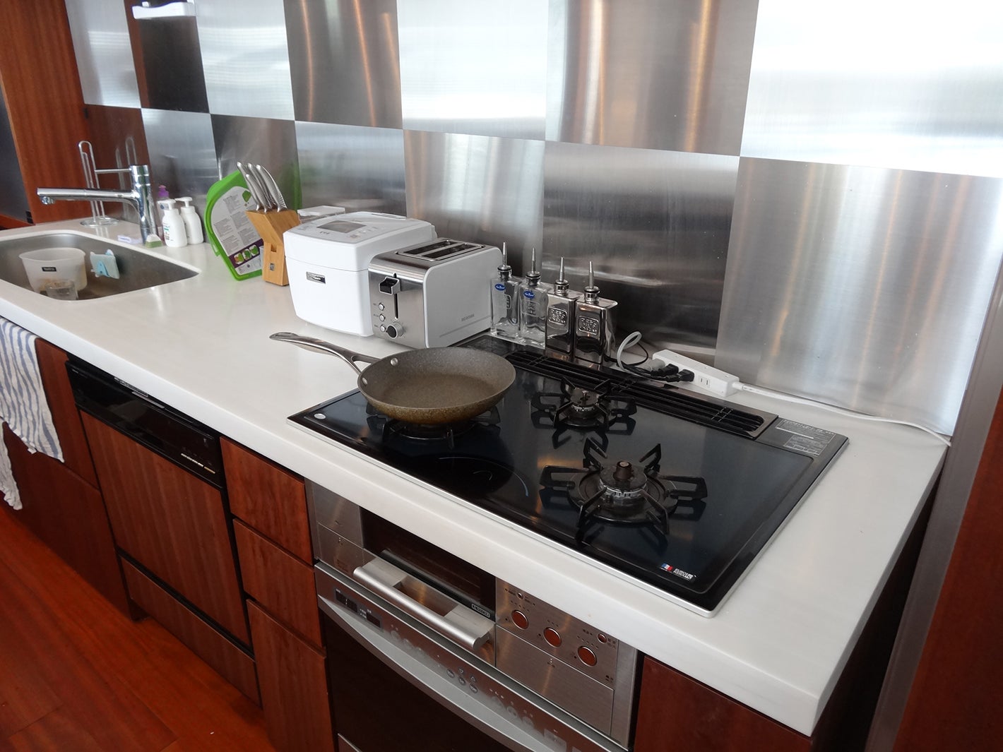 キッチン「TERRACE HOUSE OPENING NEW DOORS」（C）フジテレビ／イースト・エンタテインメント