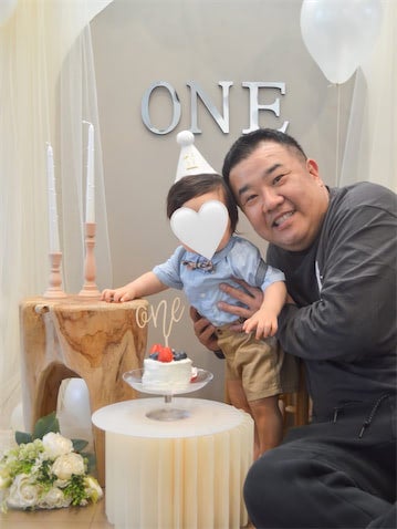 インパルス・堤下敦、1歳を迎えた長男との親子ショット公開「楽しいお誕生日会になりました」