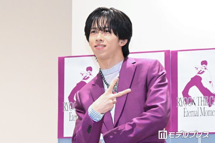 超特急リョウガ、メンバーへの渡し方は？300種ランダムトレカの魅力・記者たちを何度も笑わせた囲み取材の様子【全文／RYOGA THE CARD 〜Eternal Moment〜】