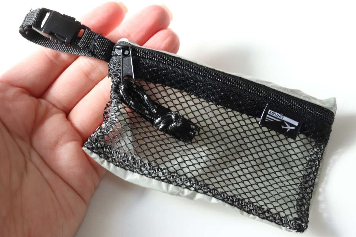 ダイソーのトラベルフラットポーチ