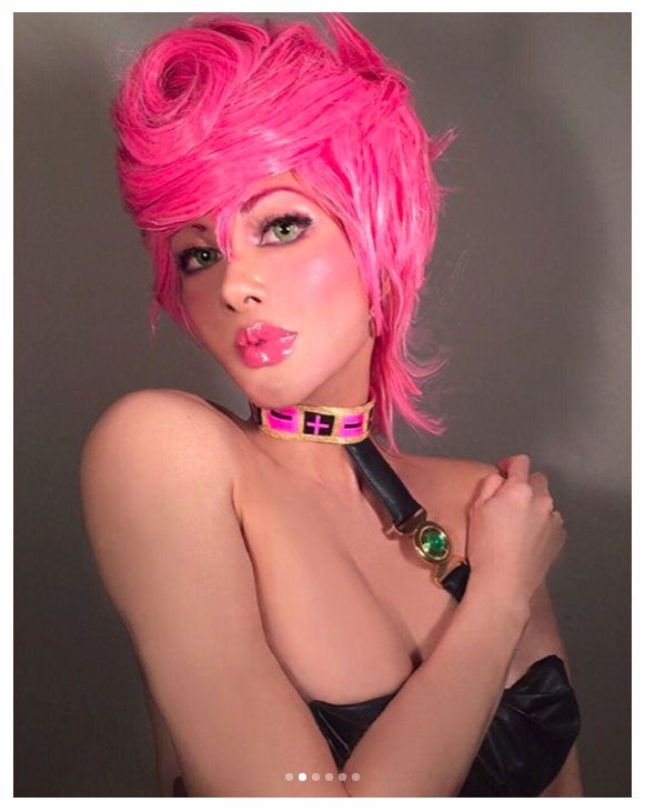 叶恭子、豊満バストが溢れそうな「ジョジョ」コスプレに「完璧なクオリティ」「姉妹揃って最高」と反響相次ぐ