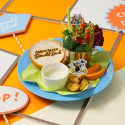 パリパリ、ポリポリ!バーニャカウダープレート 税込2,090円(C)Disney