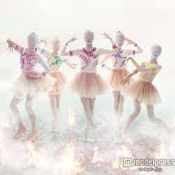 ももいろクローバーZの2ndアルバム「5TH DIMENSION」のビジュアル第2形態/ Photo: Kenshu Shintsubo