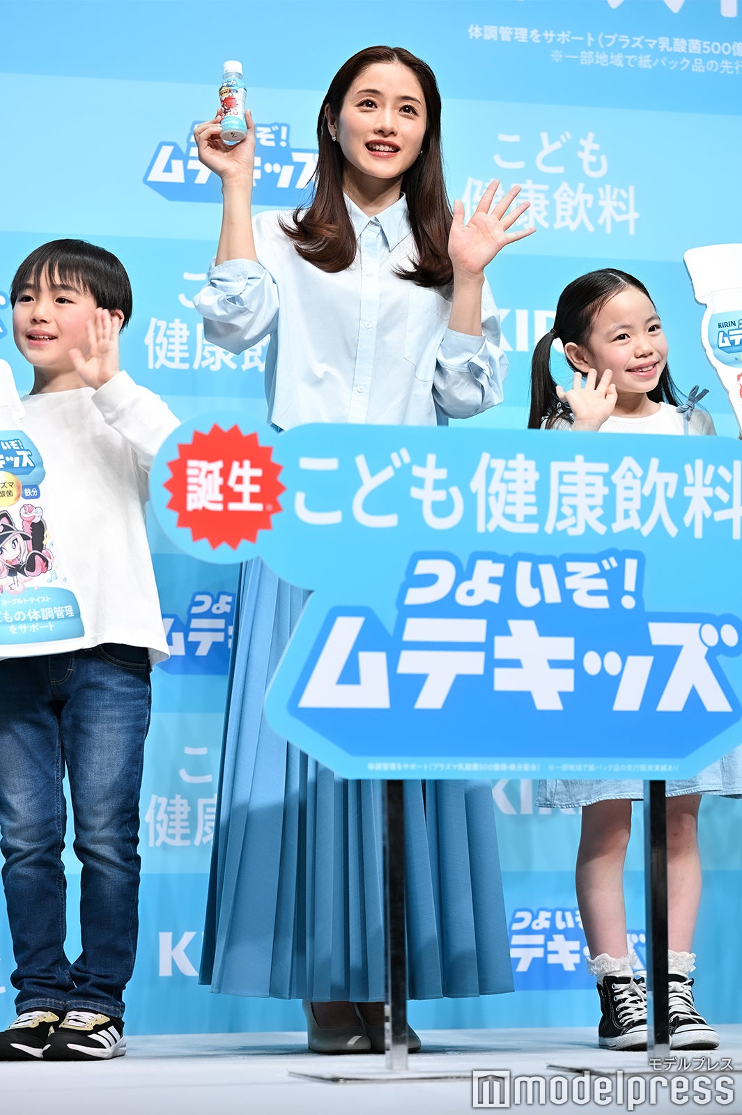 （中央）石原さとみ（C）モデルプレス