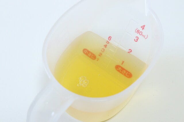 上から量れる耐熱計量カップ（60mL）　使用例