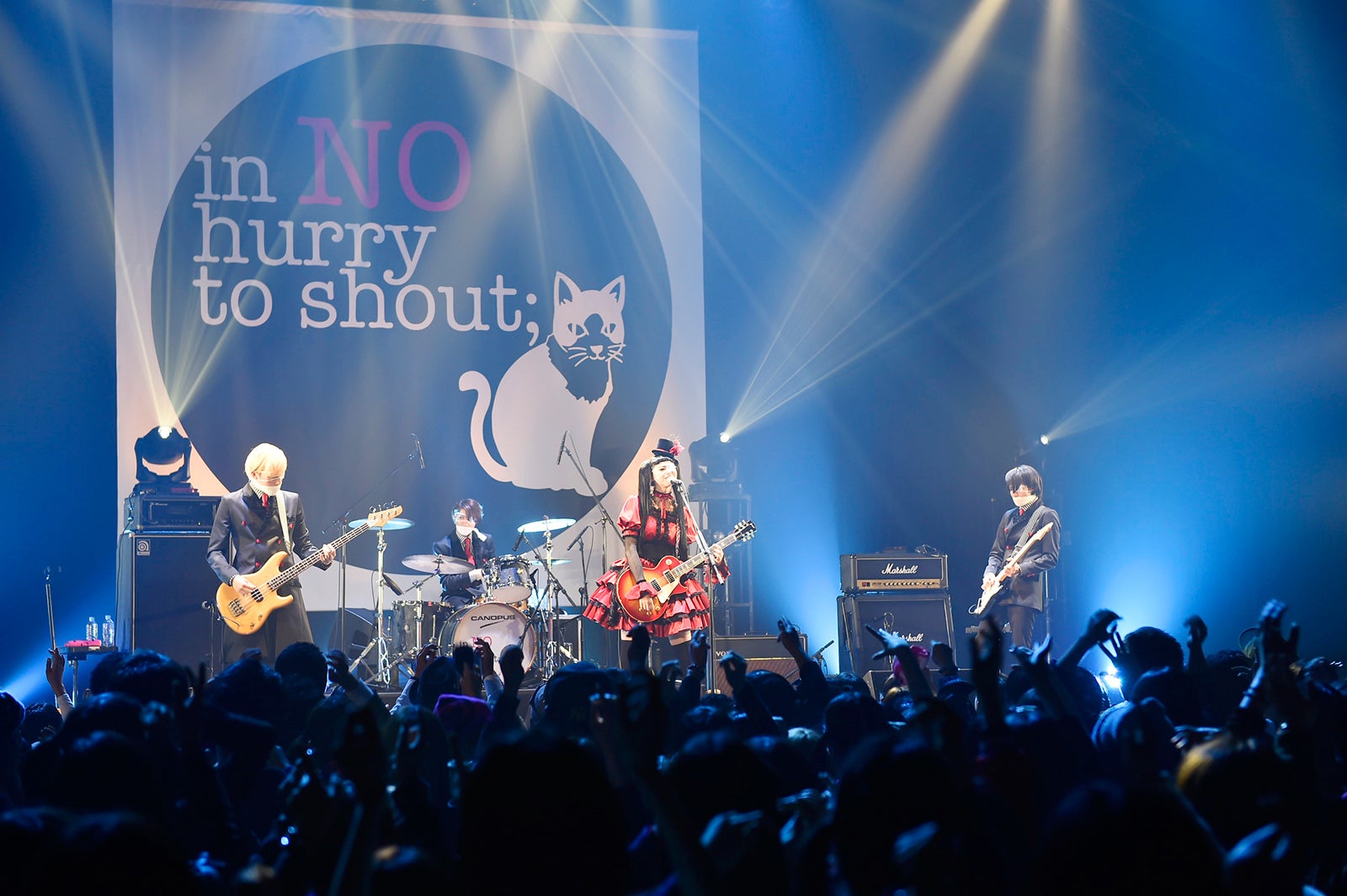 覆面バンド「in NO hurry to shout；」（C）2017映画「覆面系ノイズ」製作委員会