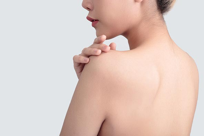 後ろ姿って確認してる 背中のぜい肉をすっきりさせるストレッチ法 モデルプレス 後ろ姿って確認してる 背中のぜい肉をすっきりさせるストレッチ法 モデルプレス