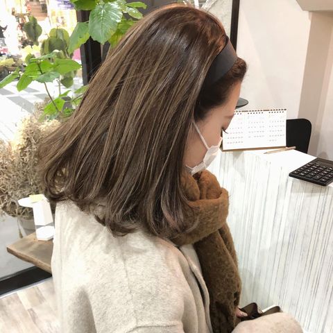 40代 伸ばしかけの前髪のアレンジ集 立体感を出す大人のスタイリング方法 モデルプレス 40代 伸ばしかけの前髪のアレンジ集 立体感を出す大人のスタイリング方法 モデルプレス