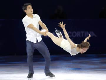 「これほぼジャイアントスイングやないか」“りくりゅう”披露の豪快技にネット騒然「着地どうするのかヒヤヒヤした」「すごすぎる」