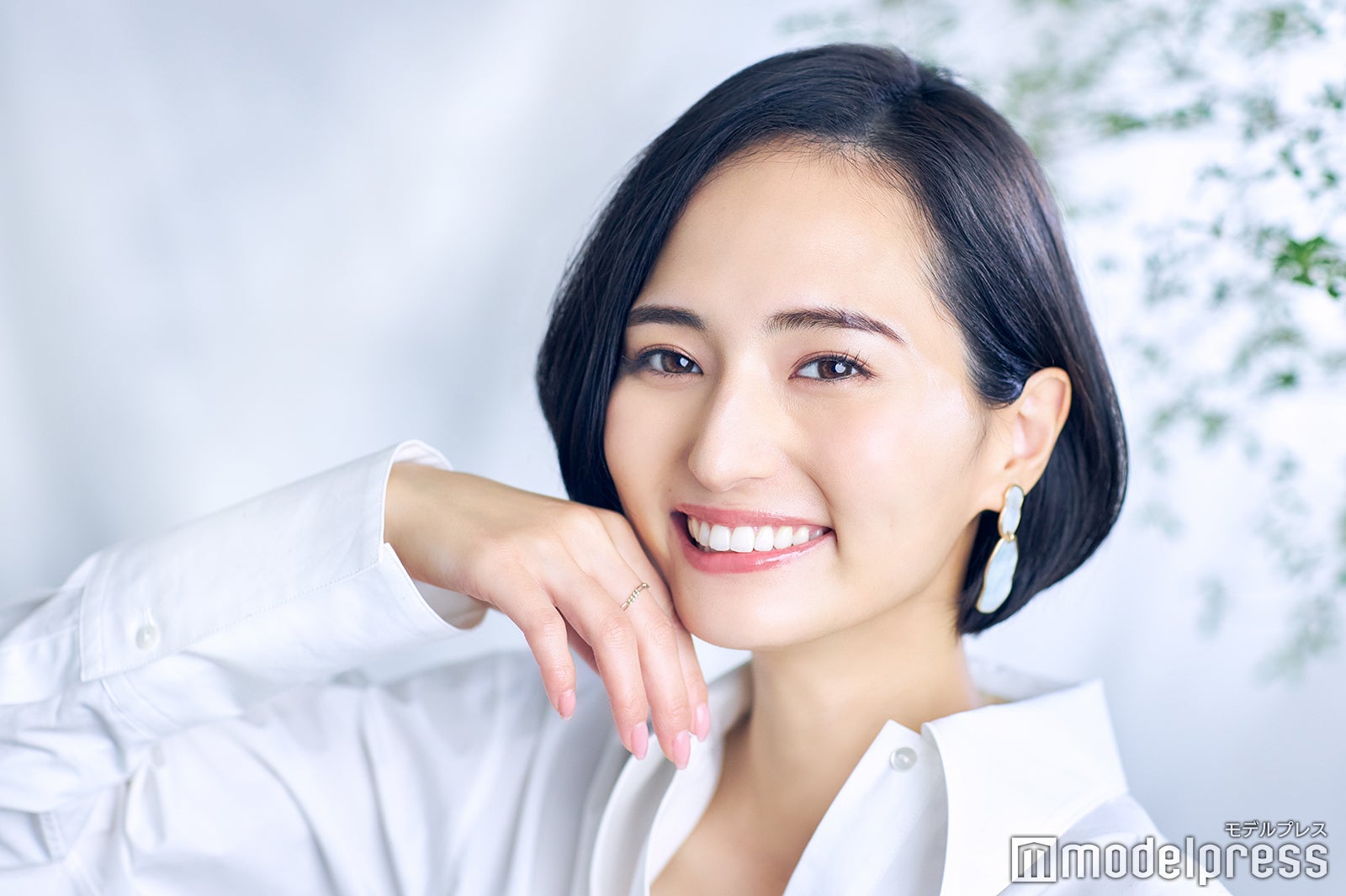 山賀琴子、洗練された美しさの秘訣とは？「自然なのにオシャレに盛れる」 ＜インタビュー＞