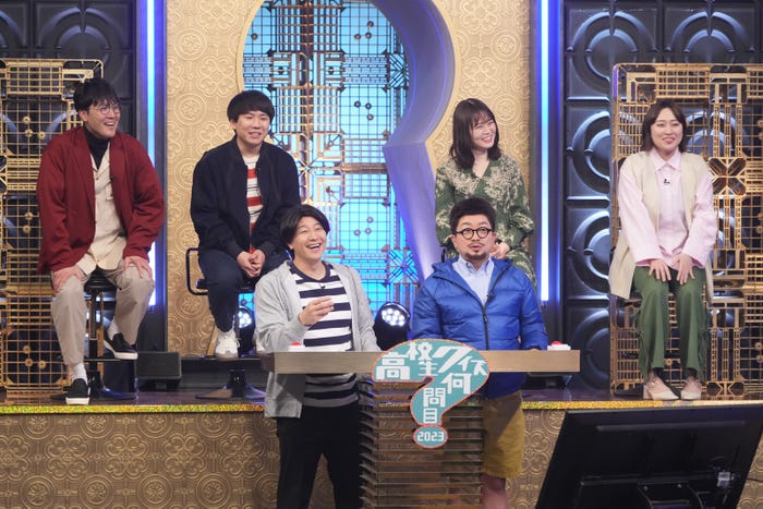 (上段左から)菊田竜大、秋山寛貴、山崎怜奈、丸山礼(下段左から)長田庄平、松尾駿(C)フジテレビ