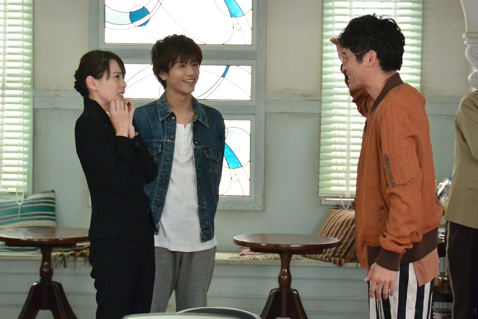 戸田恵梨香、岩田剛典、佐藤隆太／「崖っぷちホテル！」第7話より（C）日本テレビ