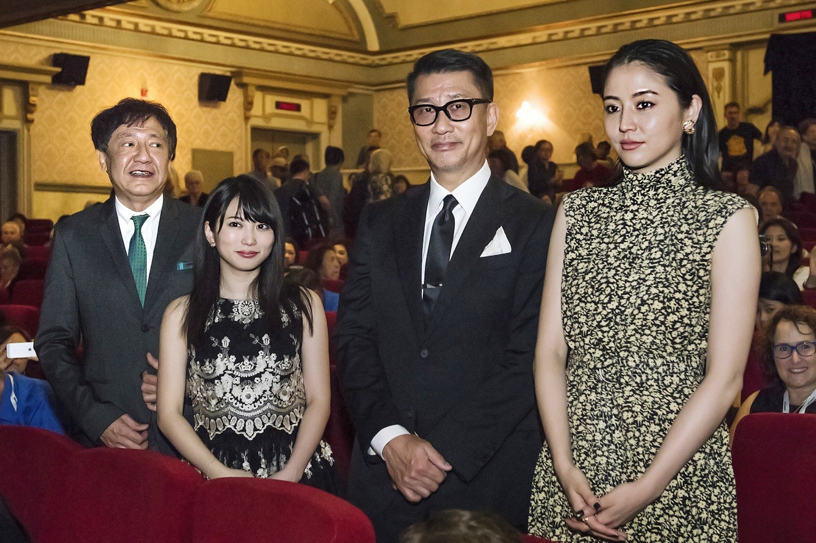 （左から）君塚良一監督、志田未来、中井貴一、長澤まさみ