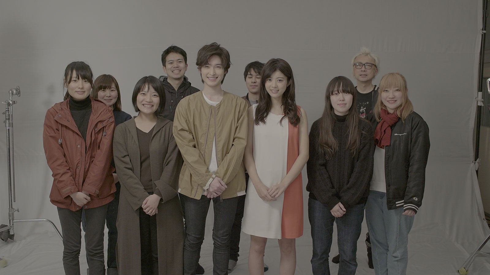 阪本奨悟、馬場ふみか（中央2人）／（提供画像）