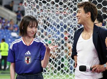 W杯竹内涼真の隣で注目の女優 驚異9頭身でピックルボール大会に丸3日出場！「超可愛い♥」「可愛さは優勝」スコート姿が別次元