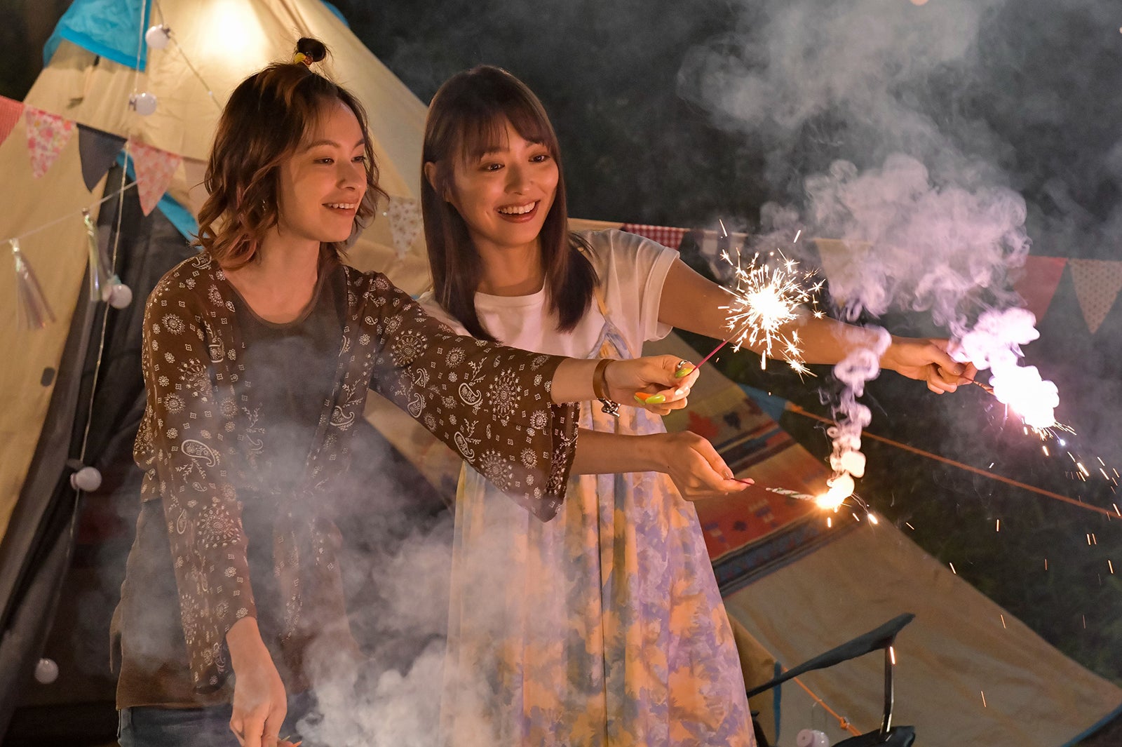 太田莉菜、内田理央／第8話（C）「来世ではちゃんとします2」製作委員会