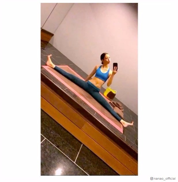 菜々緒、180度開脚で驚異のスタイル際立つ「何頭身？」「足長い！」