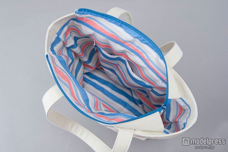 トートバッグ内側／（C）Disney