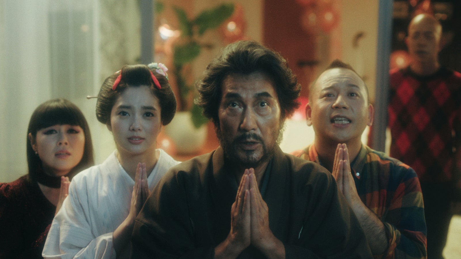 （左から）ブルゾンちえみ、新川優愛、役所広司、西村瑞樹、小峠英二（提供写真）