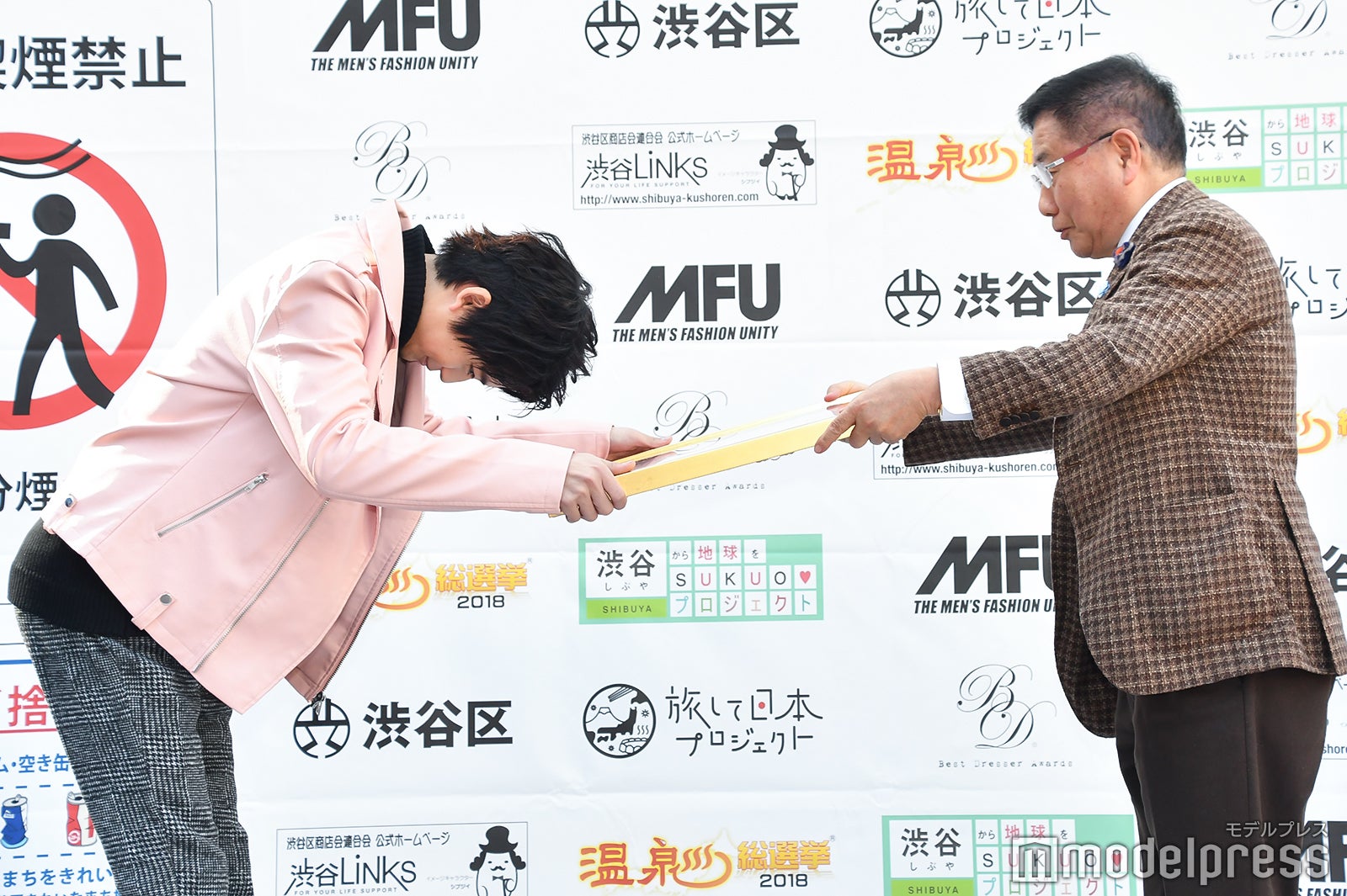 （左）高橋文哉（C）モデルプレス