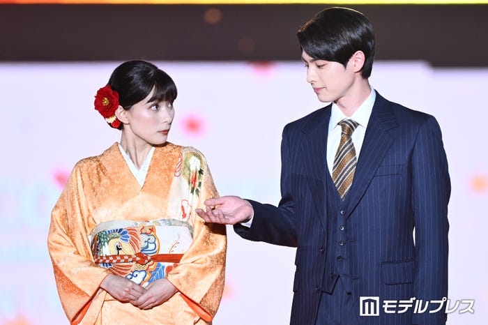 芳根京子、本田響矢(C)モデルプレス