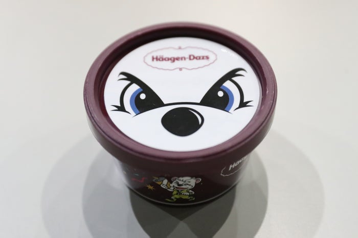 サンディーがデザインされたオリジナルカップ (C)SUNROCKERS SHIBUYA