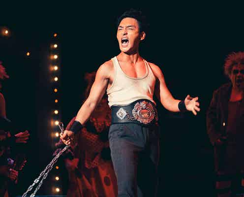 草なぎ剛、鍛え上げられた肉体美を披露 主演音楽劇「道」開幕