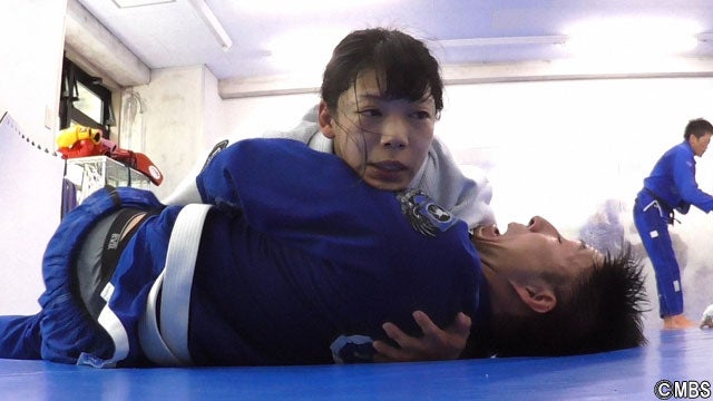 世界選手権4連覇の 寝技最強女子 ブラジリアン柔術家の湯浅麗歌子に密着 モデルプレス