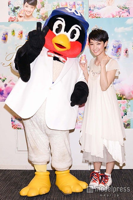 つば九郎、剛力彩芽