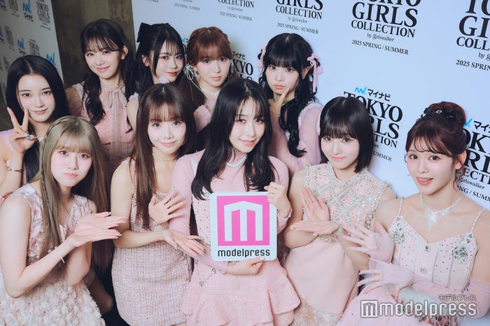 ME:I(左上から時計回りに)MIU、COCORO、KOKONA、SUZU、RINON、RAN、SHIZUKU、MOMONA、KEIKO、AYANE ※TSUZUMIは欠席(C)モデルプレス