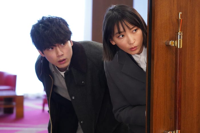 坂口健太郎、杏/「競争の番人」第2話より(C)フジテレビ