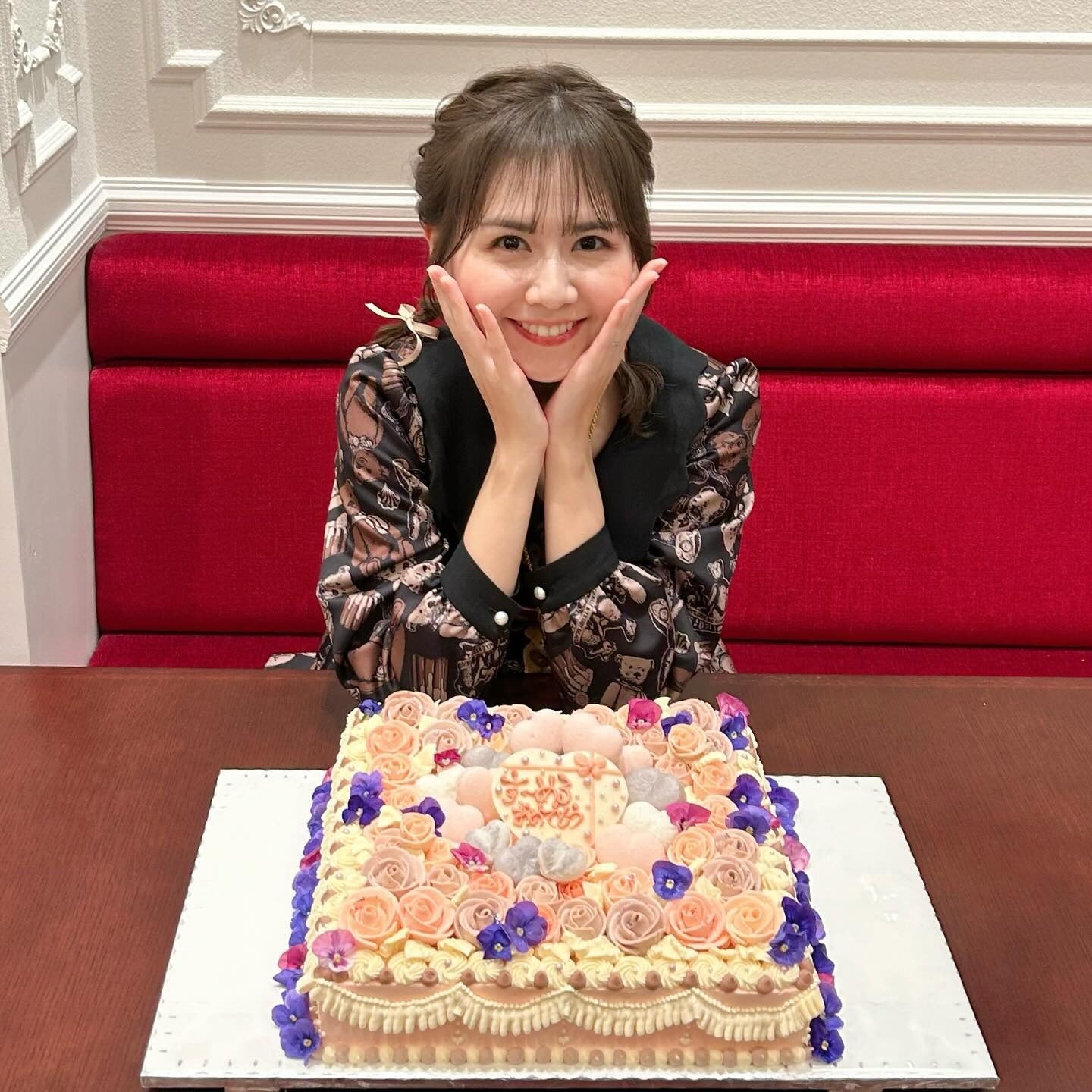 元AKB48メンバー、4歳娘の“ピンク尽くし”コーデ披露「天使みたい」「笑顔が似てる」の声