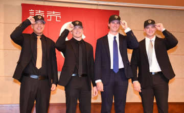 巨人の新外国人4選手が入団会見 ポスト岡本へ期待のかかるダルベックは「王さんに話を聞きたい」と意欲 頼もしい“新助っ投”トリオも気合十分