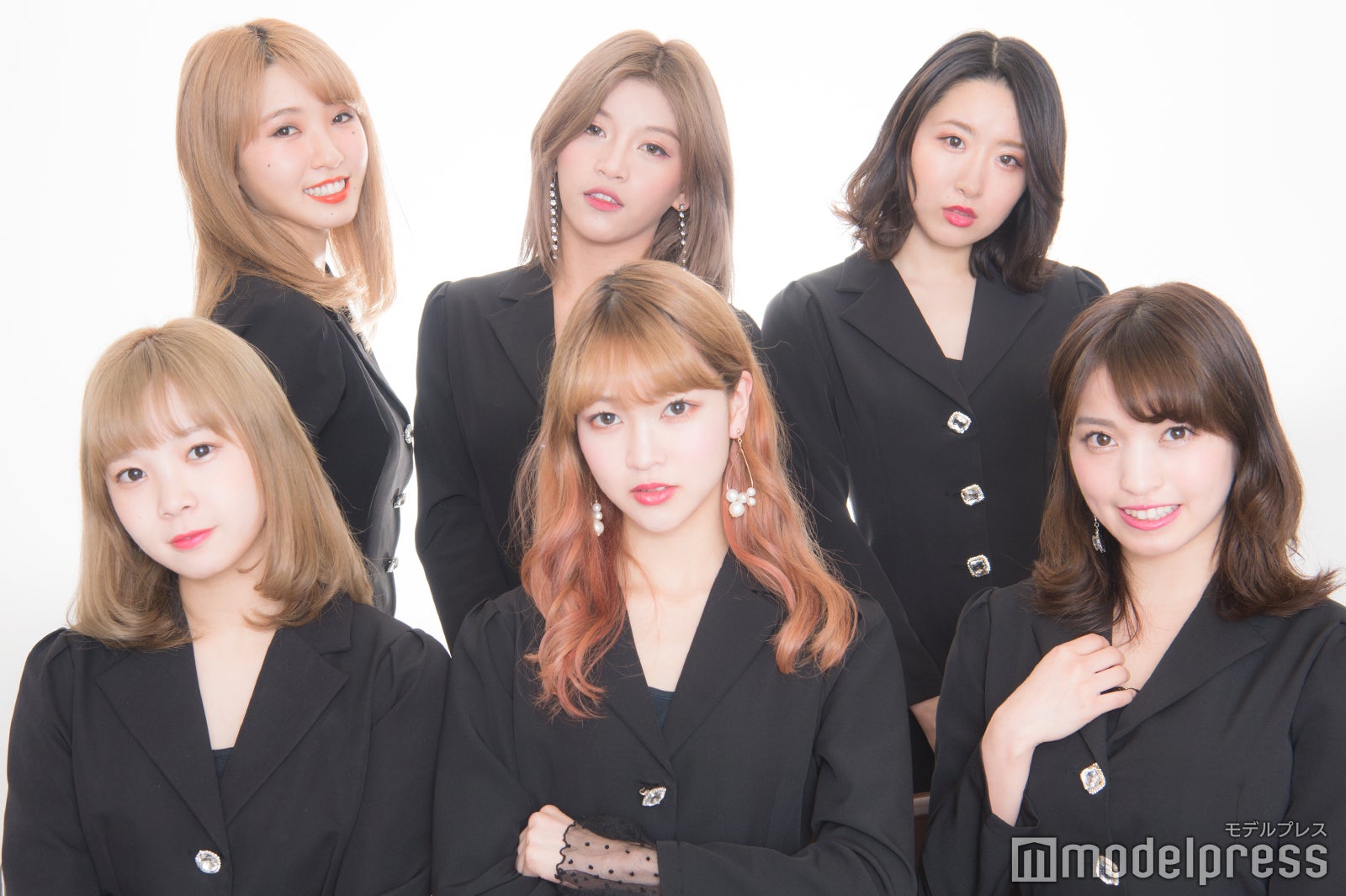 CHERRSEE（前列左から）YUMA、AIRI、MIYU（後列左から）NENE、LENA、HIKARU （C）モデルプレス
