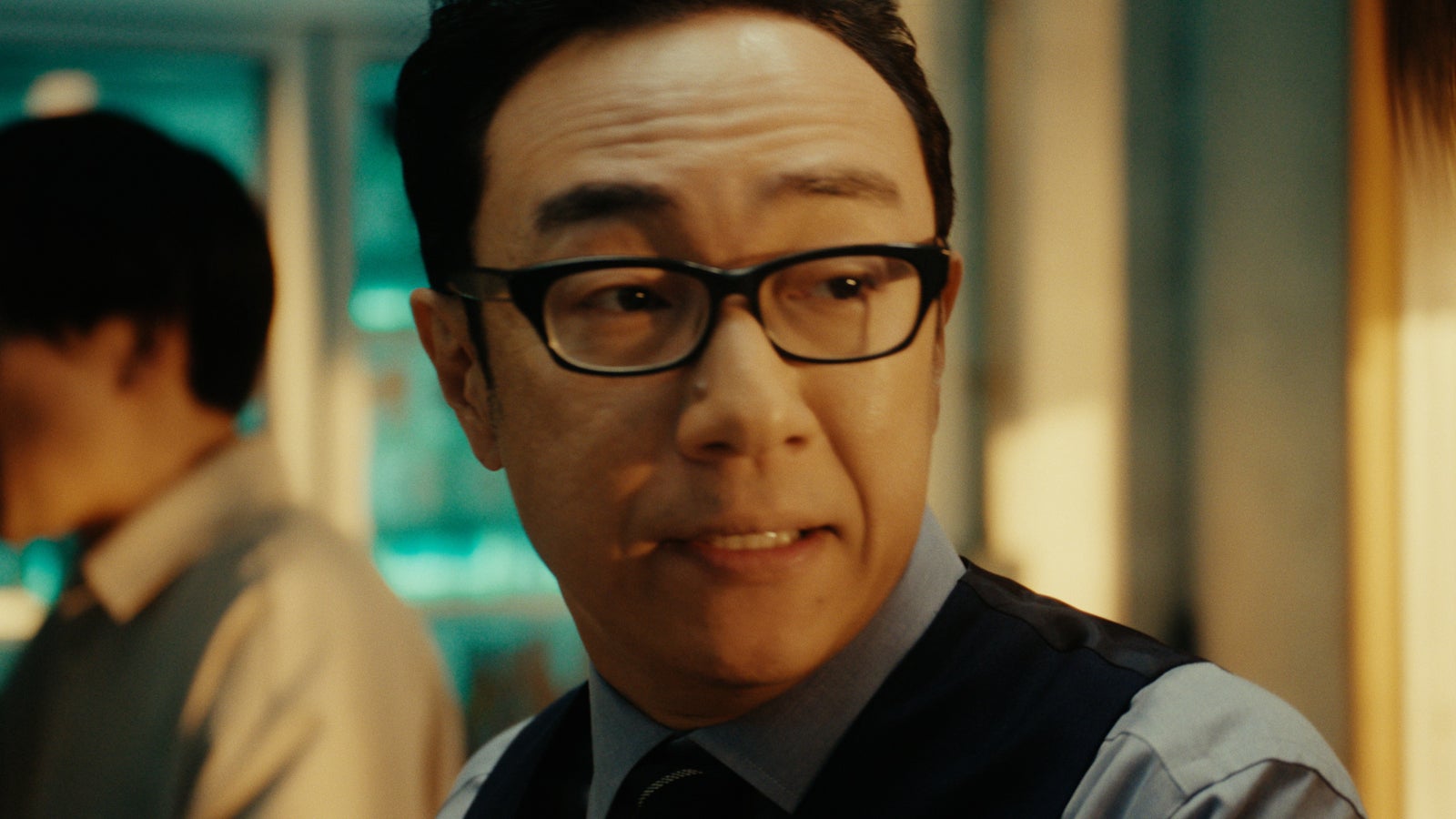 角田晃広／「平野紫耀はじめての翠ジンソーダ」篇より（提供写真）